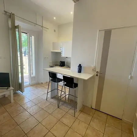 Appartement Jolie Avec Terrasse Belle Vue Calme Et Parking Prive